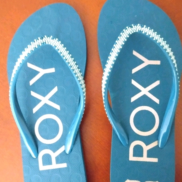 Roxy flip flops NEVER WORN